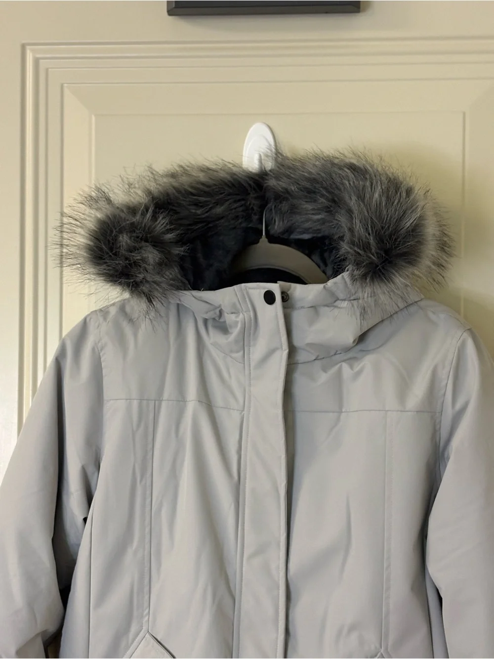 Kids Light Gray Hooded Puffer Ski/Snow Jacket w/Faux Fur Trim 14-16 LIKE NEW $99